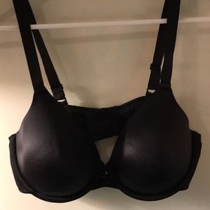 Very nice black bra.  Size 38D. By Vanity Fair